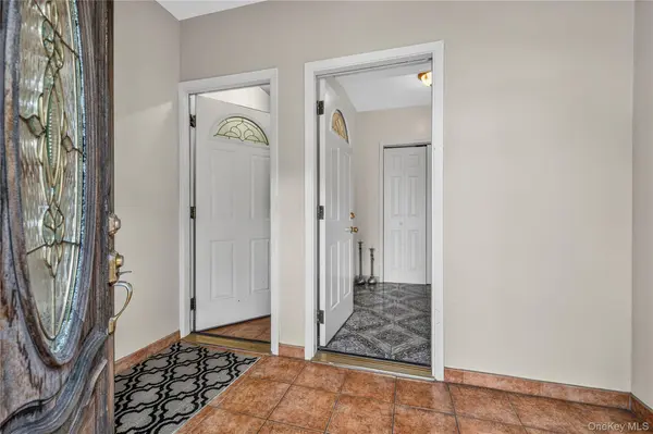214 Avery PL, Cedarhurst, NY 11516