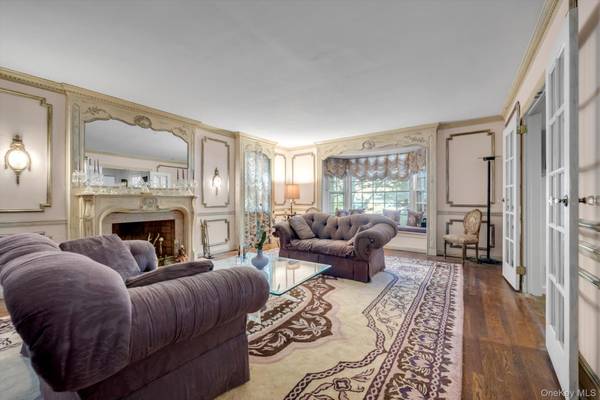 1559 Pebble LN, Hewlett, NY 11557