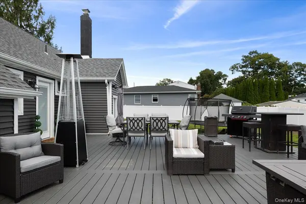 308 McCall AVE, West Islip, NY 11795