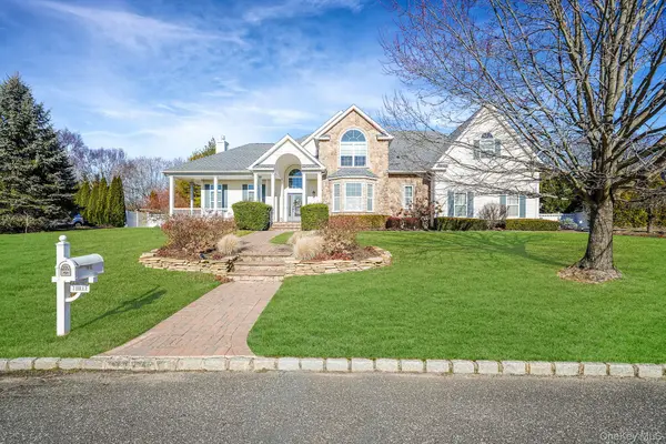 3 Crossfield CT, Shoreham, NY 11786
