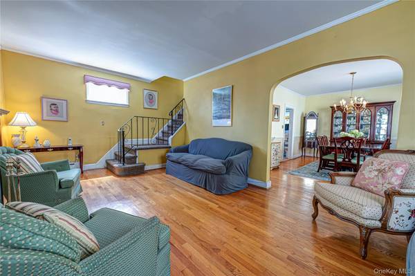 533 Marcellus RD, Williston Park, NY 11596