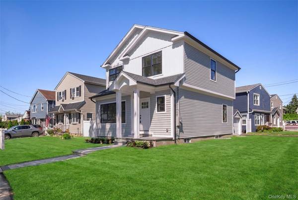 97 Broadmoor LN, Westbury, NY 11590