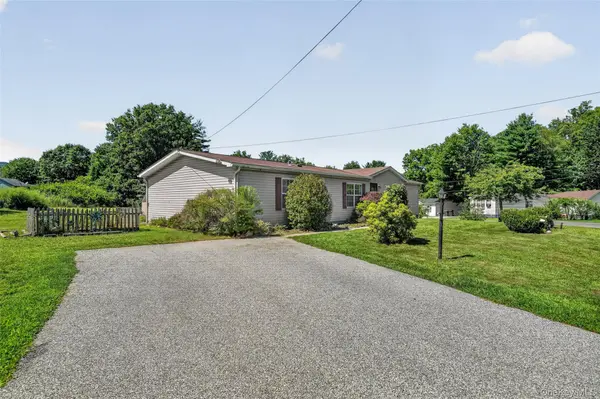 43 Palm Dr, Bloomingburg, NY 12721