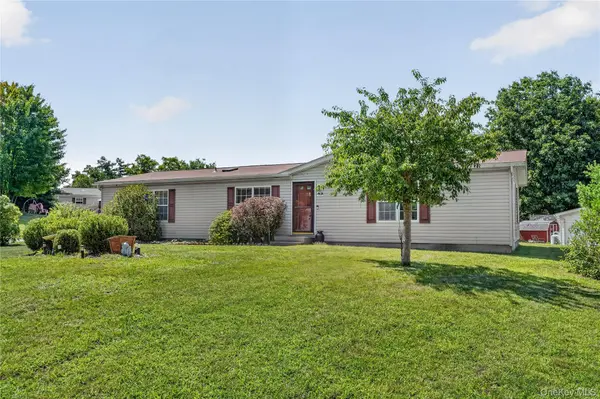 43 Palm Dr, Bloomingburg, NY 12721
