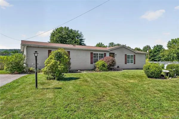 43 Palm Dr, Bloomingburg, NY 12721
