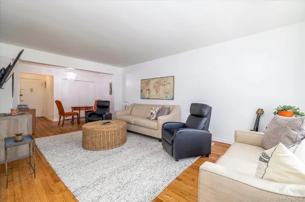 194 Smith ST #1Q, Freeport, NY 11520