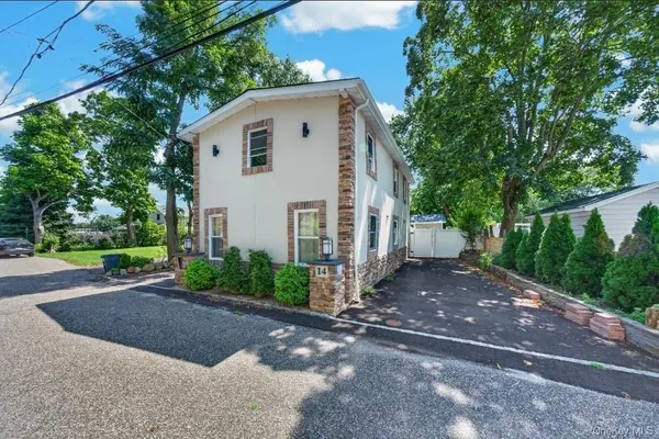 14 Electric ST, Patchogue, NY 11772