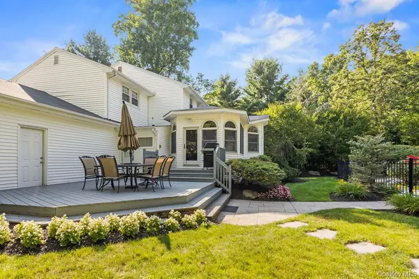 16 Marget Ann LN, Suffern, NY 10901