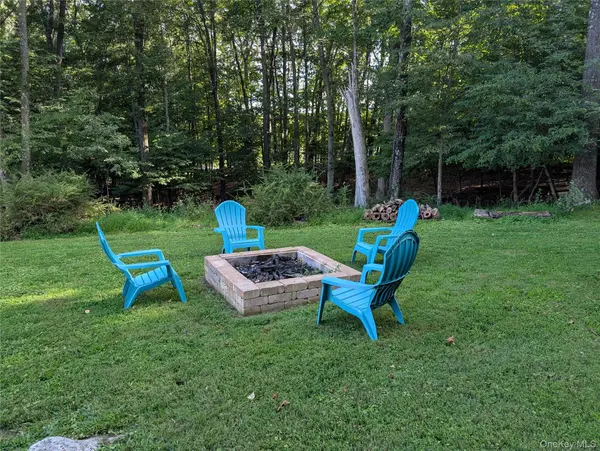 25 Mitchell LN, Westtown, NY 10998