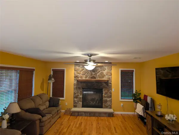 25 Mitchell LN, Westtown, NY 10998