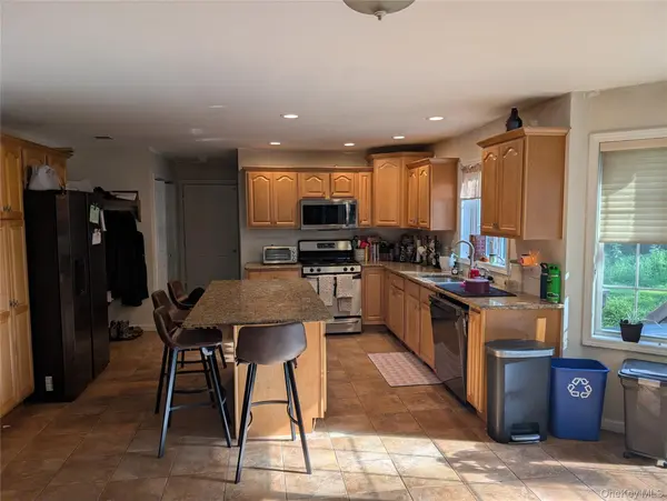 25 Mitchell LN, Westtown, NY 10998
