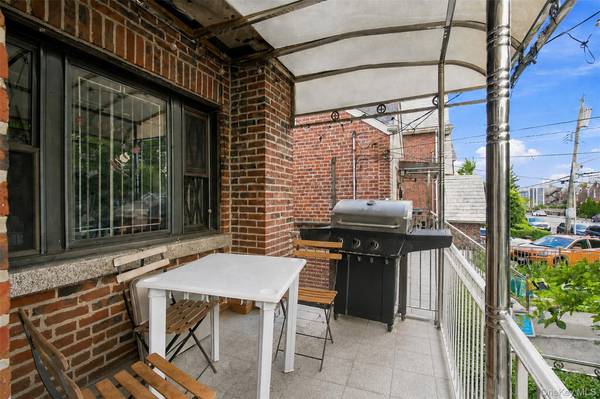 2546 Laconia AVE, Bronx, NY 10469
