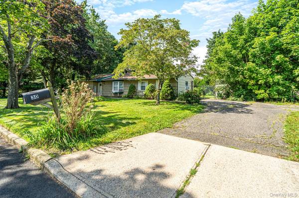 30 Ashland ST, Mount Sinai, NY 11766