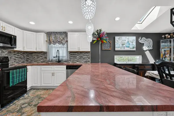 142 N 27th ST, Wheatley Heights, NY 11798