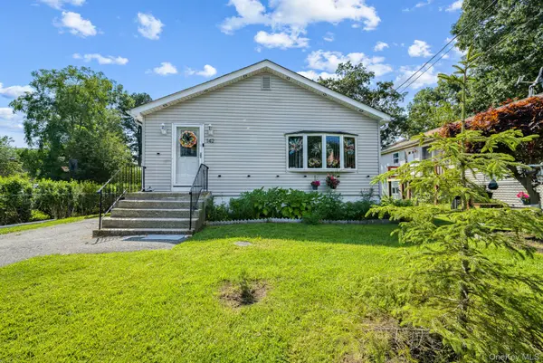 142 N 27th ST, Wheatley Heights, NY 11798