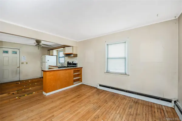 297 16th ST, West Babylon, NY 11704