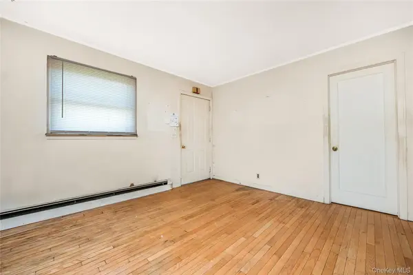 297 16th ST, West Babylon, NY 11704