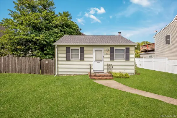 297 16th ST, West Babylon, NY 11704