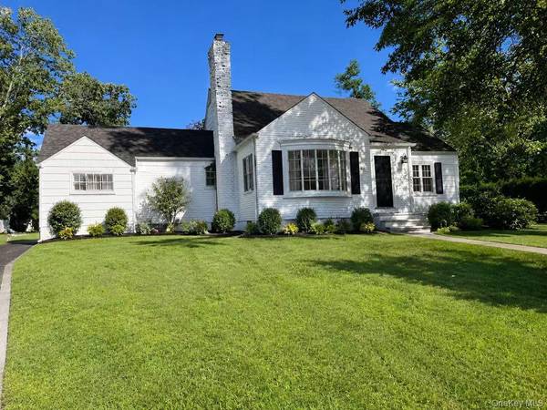 68 Woodbine RD, East Hills, NY 11577