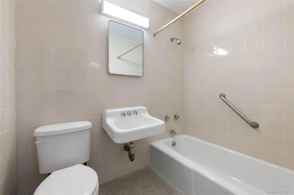 2550 Olinville AVE #7E, Bronx, NY 10467