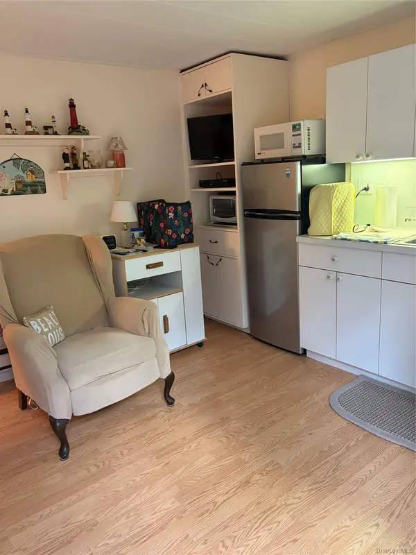 90 Springville RD #Unit 10, Hampton Bays, NY 11946