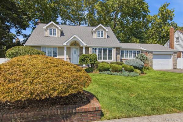 3 Cromwell RD, Carle Place, NY 11514