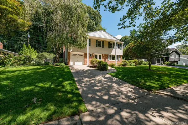 8 Salisbury DR, East Northport, NY 11731