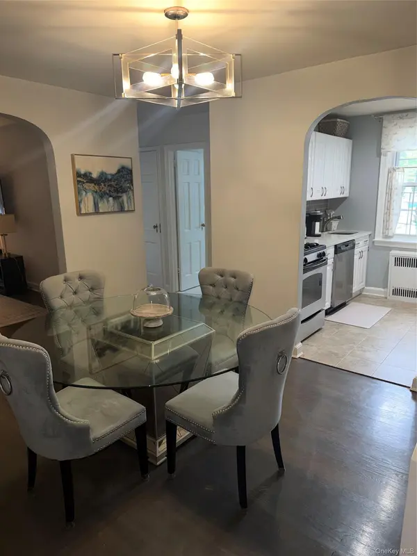 8 Welwyn RD #2G, Great Neck, NY 11020