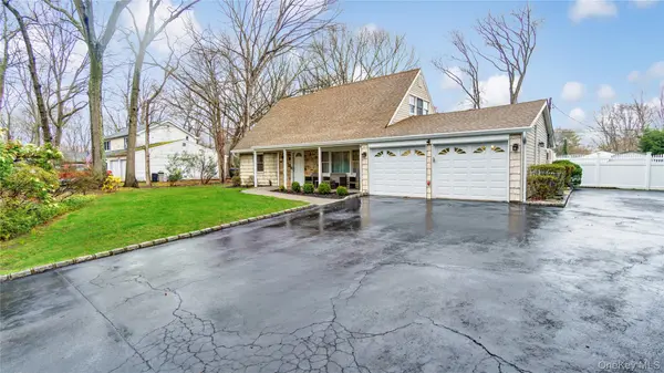 33 Spencer LN, Stony Brook, NY 11790