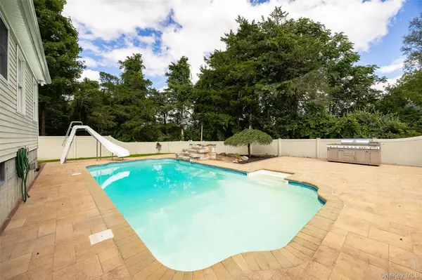 45 Nicole LN, Wingdale, NY 12594