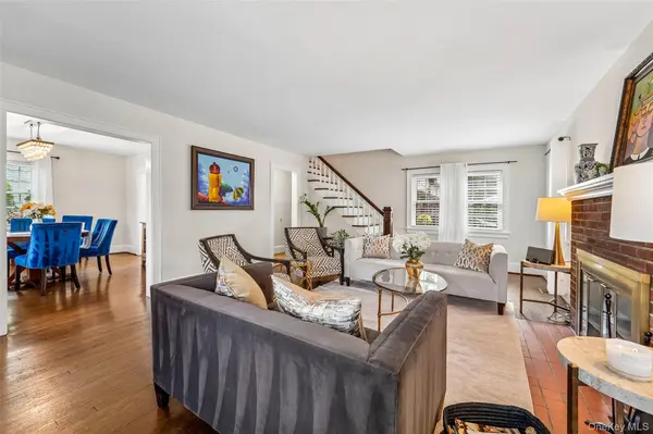 7 Parkview CT, White Plains, NY 10603