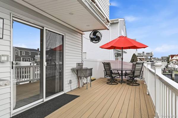 251 Arthur ST, Freeport, NY 11520