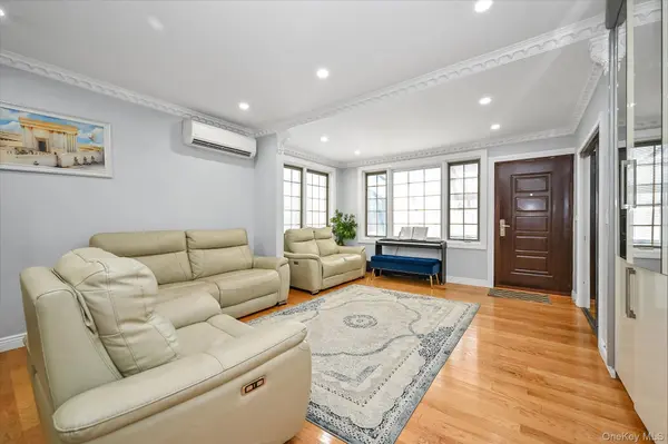 8023 169th ST, Hillcrest (queens), NY 11432