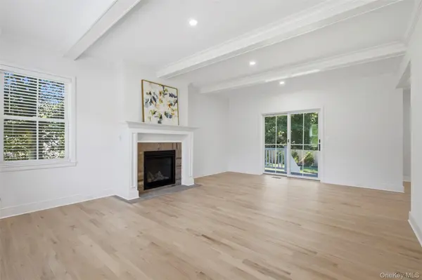 11 Park ST, East Setauket, NY 11733