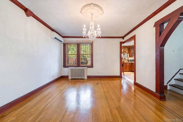 130-35 229th ST, Laurelton, NY 11413