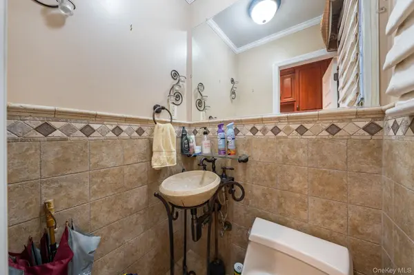 130-35 229th ST, Laurelton, NY 11413