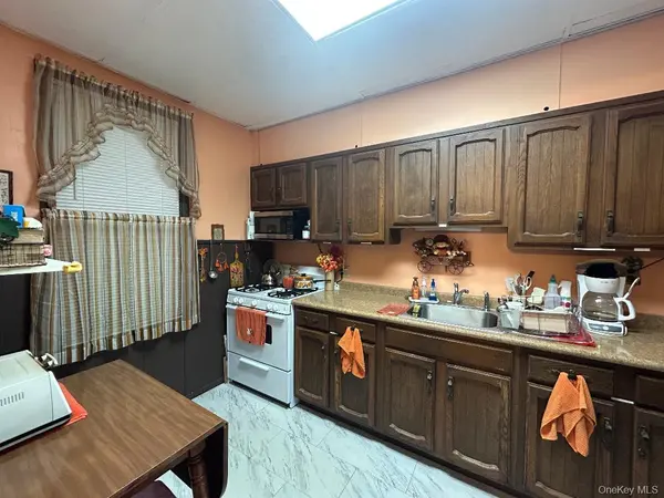 73-58 71st ST, Glendale, NY 11385