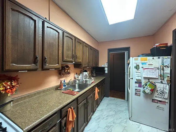 73-58 71st ST, Glendale, NY 11385