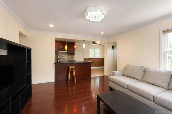 175 Latham RD, Mineola, NY 11501