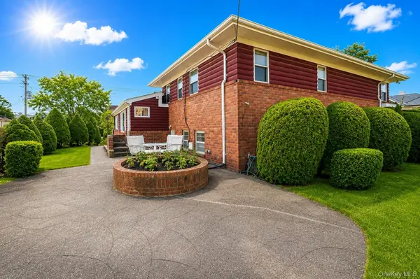 27-17 216th ST, Bayside, NY 11360