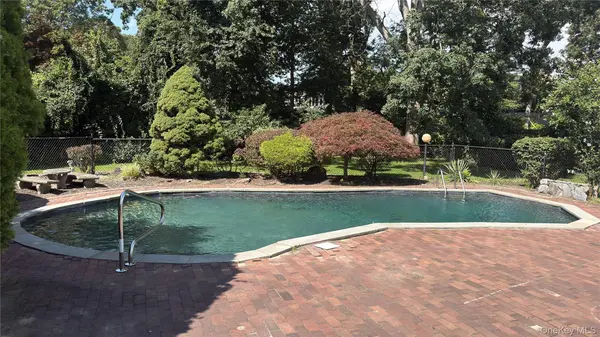 128 Rocky Point Landing RD, Rocky Point, NY 11778