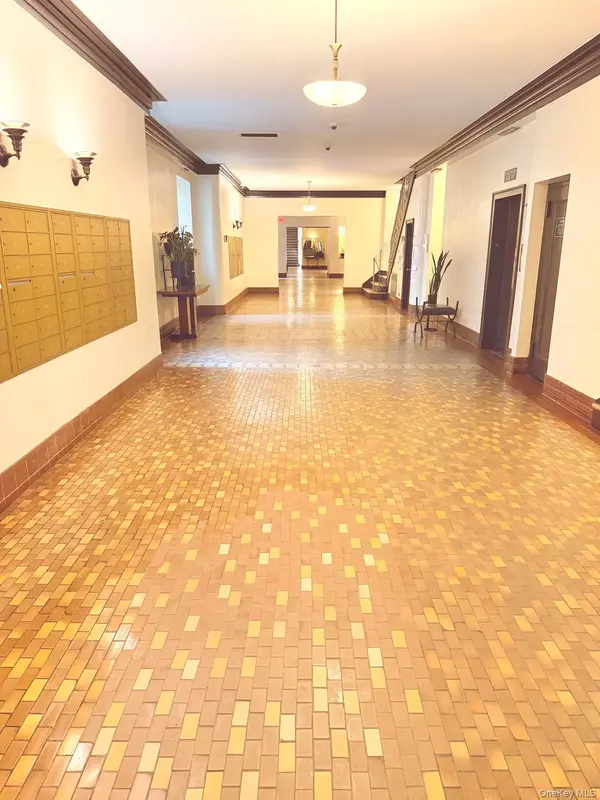 601 Pelham Pkwy #108, Bronx, NY 10467