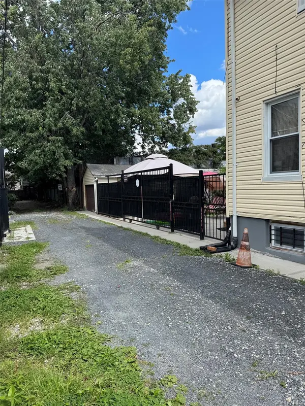 91-53 96th ST, Woodhaven, NY 11421