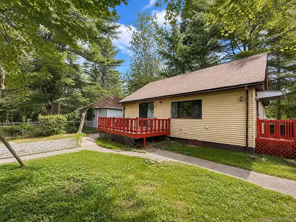 55 Hasbrouck A RD, Hurleyville, NY 12747