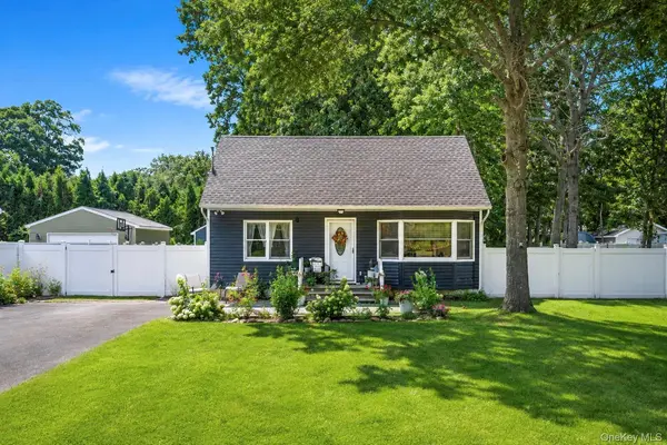 51 Roberts RD, Shirley, NY 11967