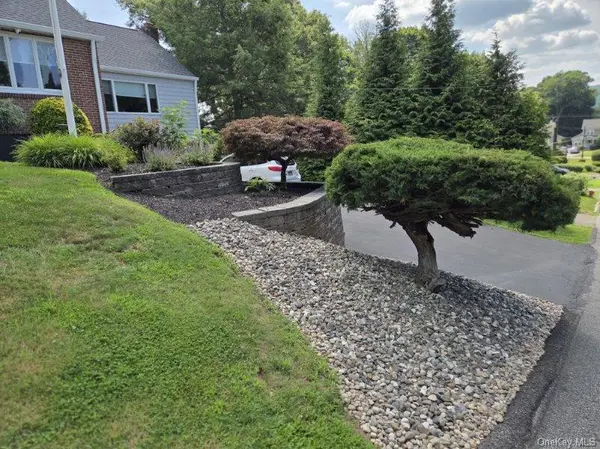 11 Fairview PL, Suffern, NY 10901