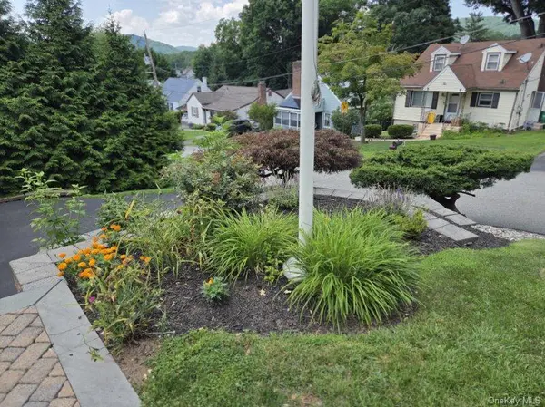 11 Fairview PL, Suffern, NY 10901