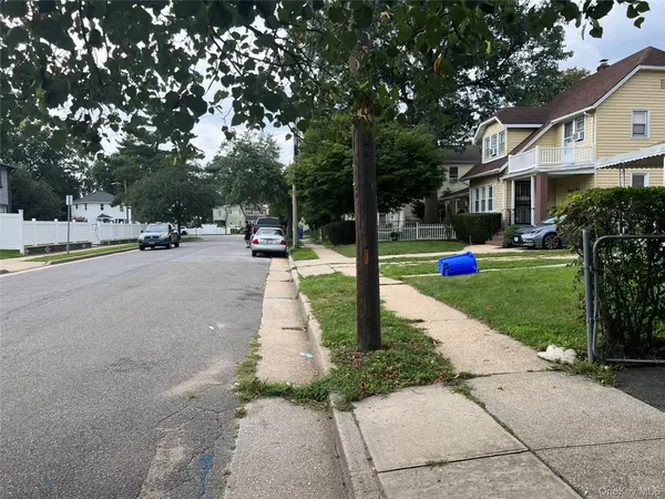 31 Harriet AVE, Hempstead, NY 11550
