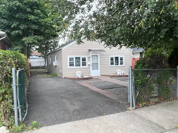 31 Harriet AVE, Hempstead, NY 11550