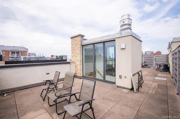 39-16 Prince ST #PhB, Flushing, NY 11354